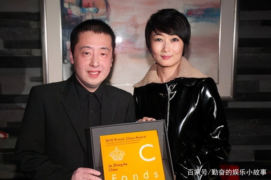 抛弃结婚10年的前妻朱炯,贾樟柯为何娶了小8岁的赵涛?