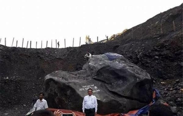 缅甸挖出一块200吨石头，价值不可估计！