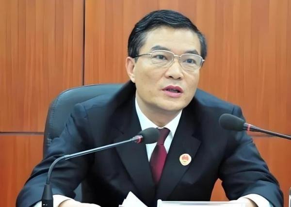 “你们通通给我滚出去！老子要先‘打一炮’！”且看权力失控，能荒诞到什么地步？
