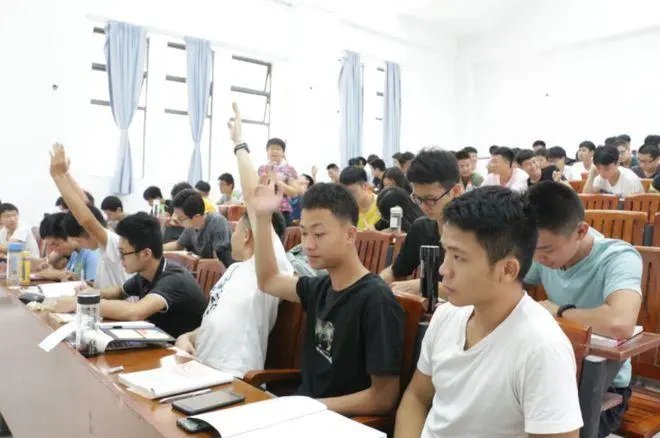 老师用反向签到查出逃课学生!所谓的反向签到是什么?