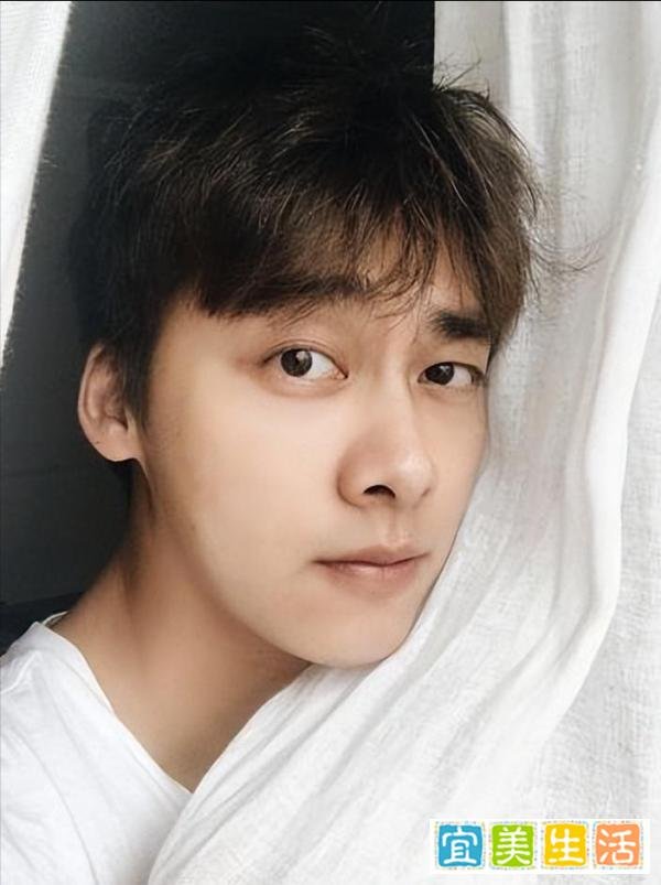 李易峰到底怎么了？从最高检微博消失，很多官博也搜不到他的内容