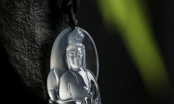 冰种翡翠观音吊坠的价格贵不贵
