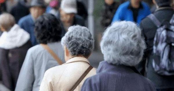 最大退休潮降至,每年2000万人退休,或带来两大问题四个机遇!