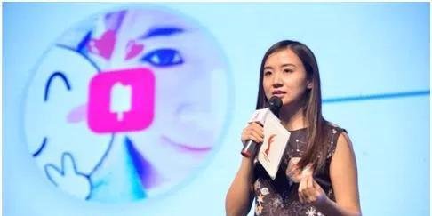 清华的这位清纯虚拟学生华智冰，其实是个寄生兽