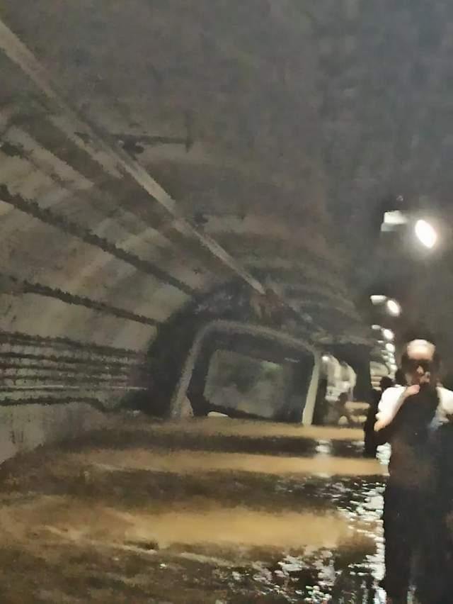 郑州地铁5号线被困者发声,他们到底经历了什么?