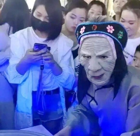 “孟婆汤”爆红网络，当摘下面具露出真容后，后来怎样？