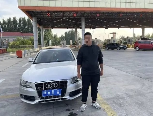 16岁少年打工买奥迪开车回家被查，无证驾驶有多危险呢？
