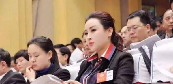 冯潇霆妻子背景深厚,身份更是十分显赫,从小就有足球梦