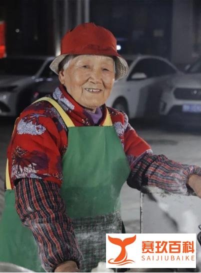 郑州96岁摆摊老奶奶突然爆火，却招来一群想走红的“饿狼”