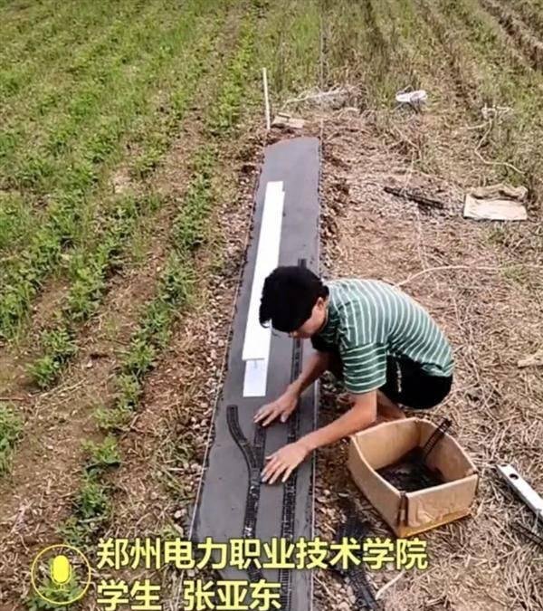 河南小伙菜地里建微型高铁走红 这是咋情况？
