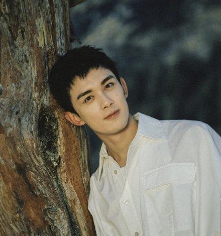 史上最惨艺人吴磊，遭站姐盗用航班里程