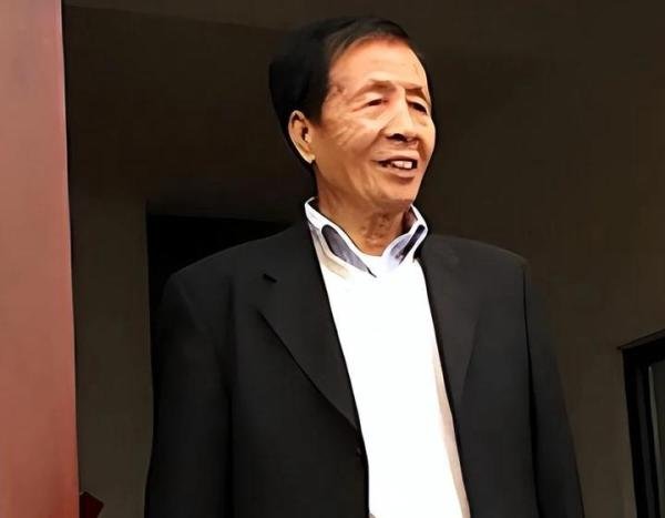 57岁亿万富豪姚南山，爱上农妇放弃产业进山，如今10年过去了，他后悔了吗？