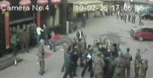 军长叫来500士兵砸场子,警察局长吓得不敢动,起因竟是一个杯子