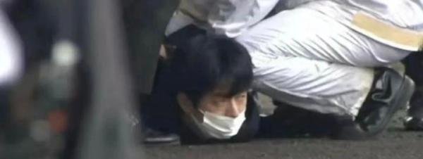 突发：日本首相演讲现场爆炸！疑似模仿安倍暗杀！回应来了…