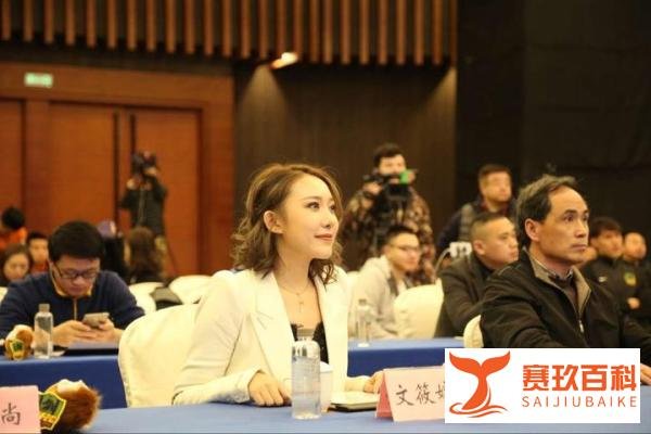 中国足球又一美女老板将要淡出！原因是收获爱情，男友是个大帅哥