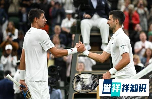 德约在比赛中罕见搞笑模仿踢足球，一草地纪录逼近费德勒