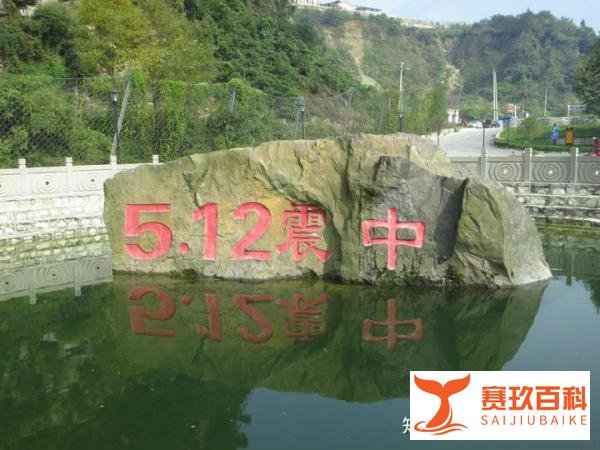 纪念“5.12”汶川大地震：15年前的声音和画面，我们从未忘却，汶川“夹缝男孩”15年后重回废墟。