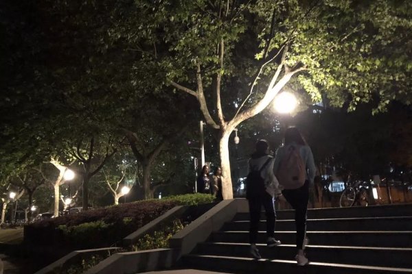 花生会让我们想到那些默默无闻做贡献的人。看到下面的事物你会想到哪些人?选