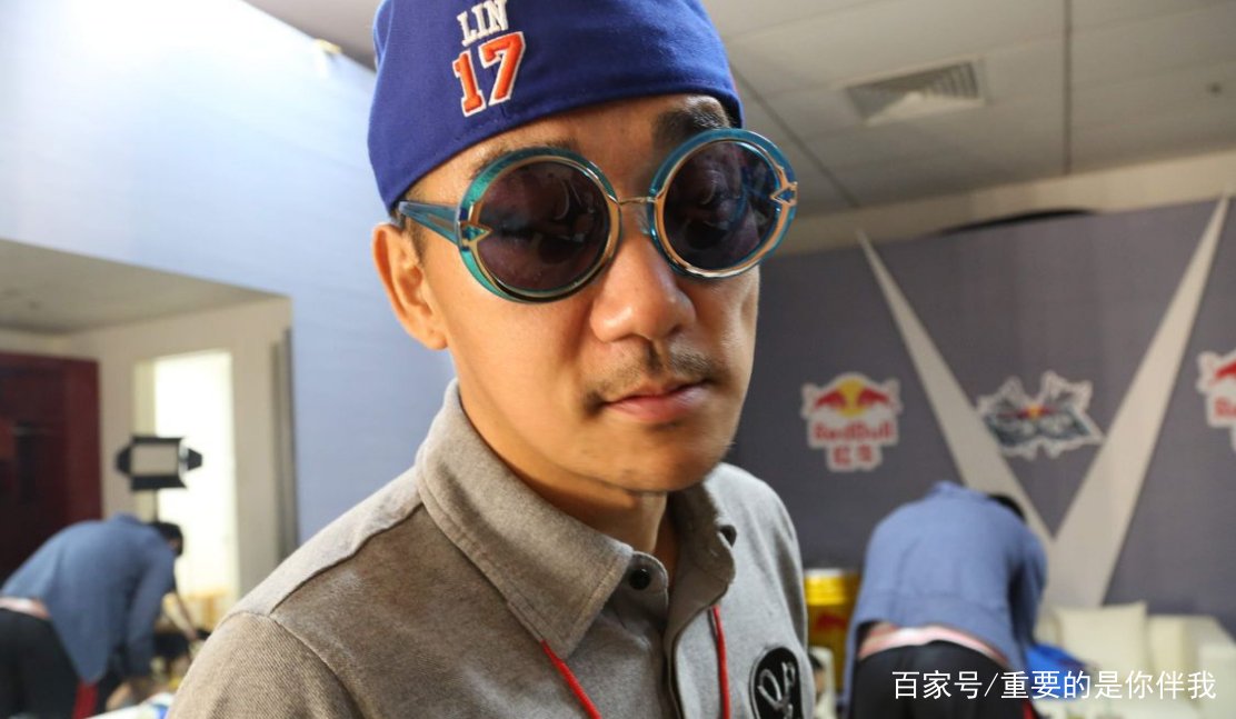 8年前，他骂哭张韶涵，给陶喆两次打0分，现在被打脸沦落成啥样了？