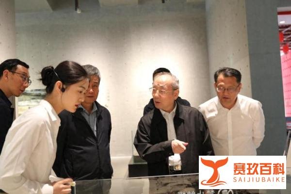 中国城市轨道交通协会创始会长包叙定一行赴徐州地铁集团调研