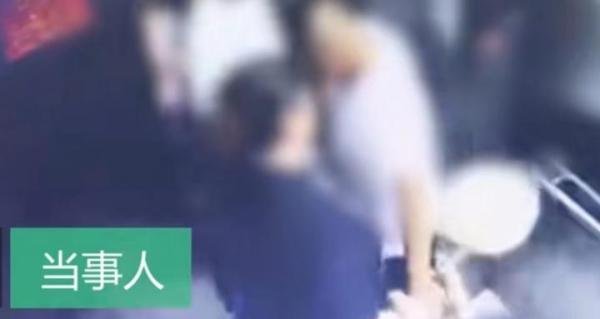 接朋友霸占电梯，山东“梯霸”暴打邻居嚣张自称黑社会，警方介入