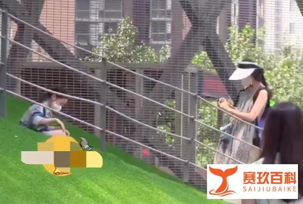 韩寒九岁女儿罕见曝光，与小时候长相完全不同，高颜值遗传了父母