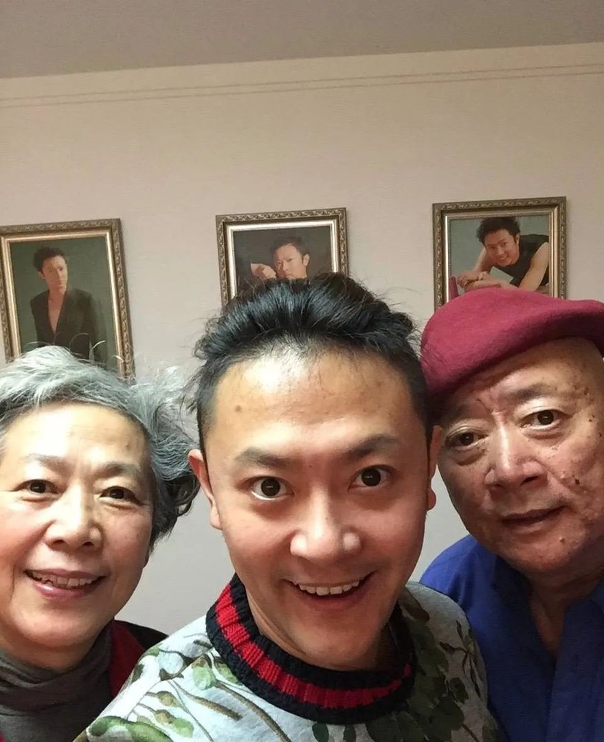 印小天父亲去世，他的父亲是谁？