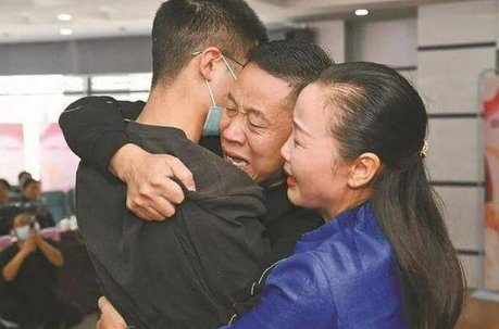 孙卓姐姐再发声:童年遭遇像“癌症“,母亲曾想砍掉自己的手,怎么回事?