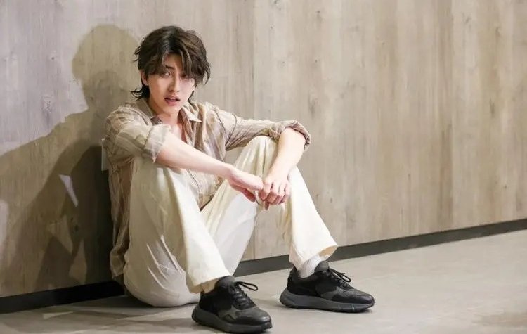 蔡徐坤、周深合跳《hugme》舞蹈,这首歌的舞台能否超越《情人》?