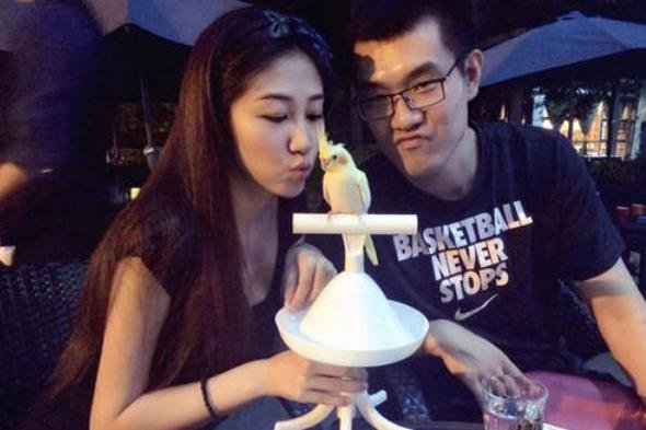 和超模妻子很恩爱，36岁王仕鹏身价过亿，如今近况如何？