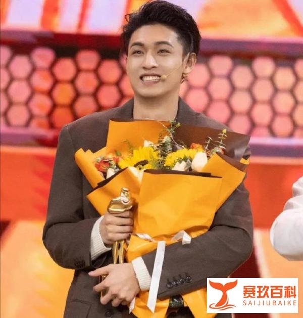 《欢乐喜剧人》第七季冠军：人气爆表秦霄贤，媳妇成婆宋晓峰