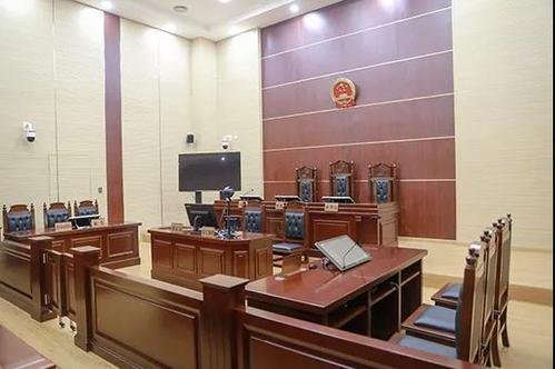 杭州一汽车冲入人行道致1死2伤,造成此事故的原因是什么?