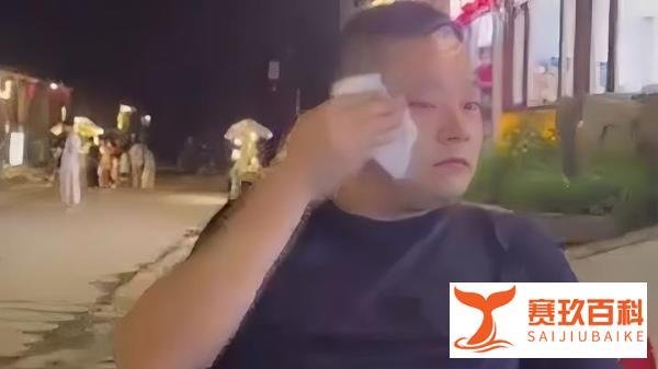 父亲送女儿外地上学哭成泪人，父爱如山，他的泪水让无数人动容