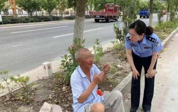 00后打工小伙被骗后反骗他人4738元,爷爷跋涉千里带他自首,一句话让人心酸…