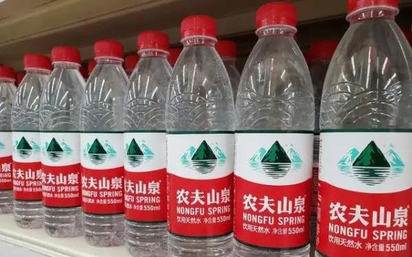 市值蒸发3000亿,营销翻车,农夫山泉有点“急”?