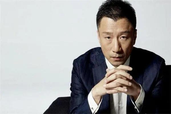孙红雷带女儿逛街被媒体拍到,你觉得孙红雷是一位好父亲吗?