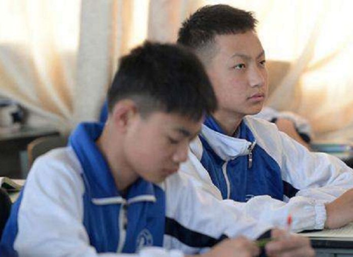为什么说“鸡头”不如“凤尾”呢？