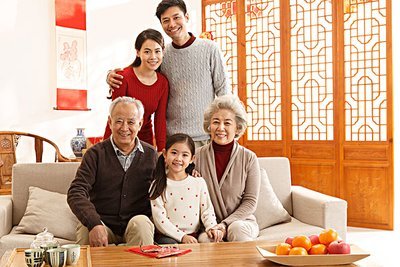 听说女儿就地过年，这爸妈寄来了一头羊！你如何看待这种“爱”？