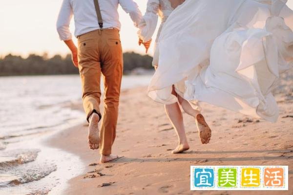浙江38岁新娘再婚，14岁儿子抱着她出嫁，真是幸福温暖的画面