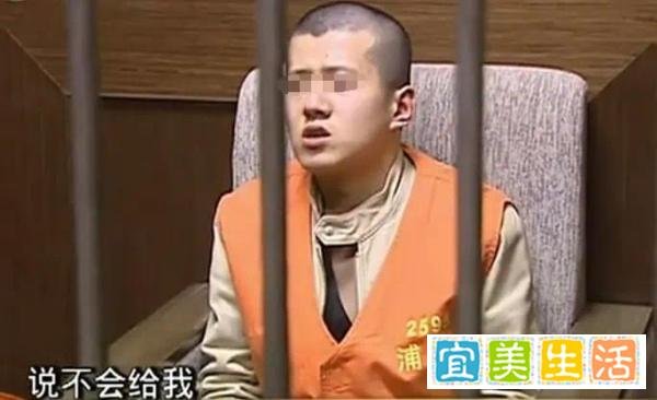 上海妈妈去机场接儿子回国,谁知竟被儿子连捅9刀!差些天人永隔?真相令人冷汗直流