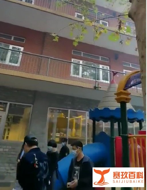 17岁女生在校坠亡！父亲：11年交了200万，曾提出想转校