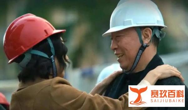 《狂飙》大嫂和泰叔到底什么关系？