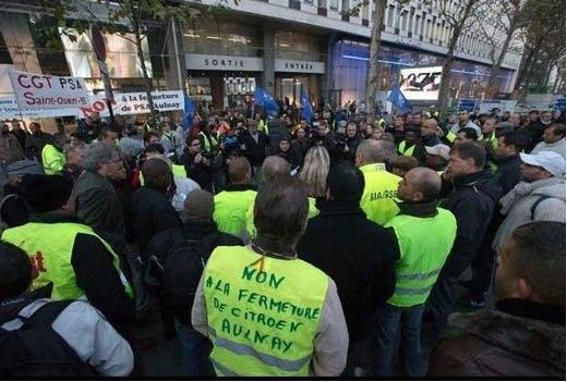 美国10万人加入罢工潮，此举的原因是什么？