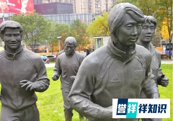 李铁雕像被拆除,更应该拆除掉的是其内心为钱而踢球的腐败意识