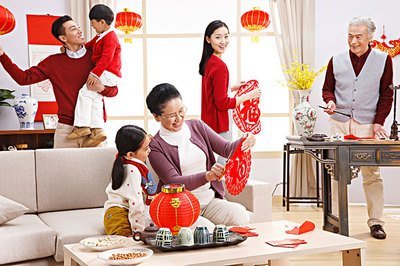 听说女儿就地过年，这爸妈寄来了一头羊！你如何看待这种“爱”？