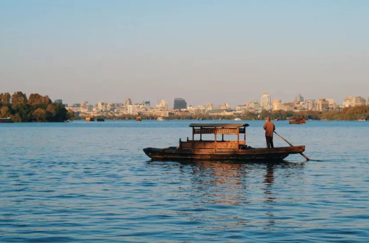 艘的拼音和词语和部首