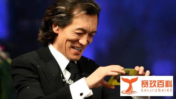 李咏55岁冥寿，妻子哈文晒郁金香忆亡夫，母女长居美国陪伴他
