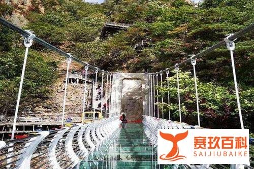 辽宁虎谷峡玻璃栈道突发事故！玻璃栈道游玩注意事项！