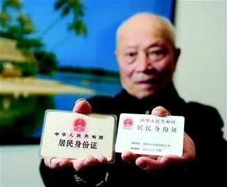 无锡一街道出小区采购暂扣身份证，扣身份证的原因是什么？