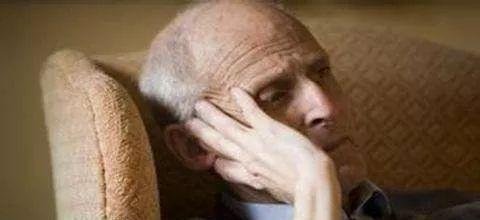 老人失踪40年，身藏16万现金，老年痴呆症难道能让人变有钱？
